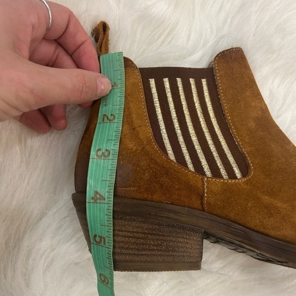 VIVIAN tan suede ankle booties size 37 NEW - Picture 5 of 8